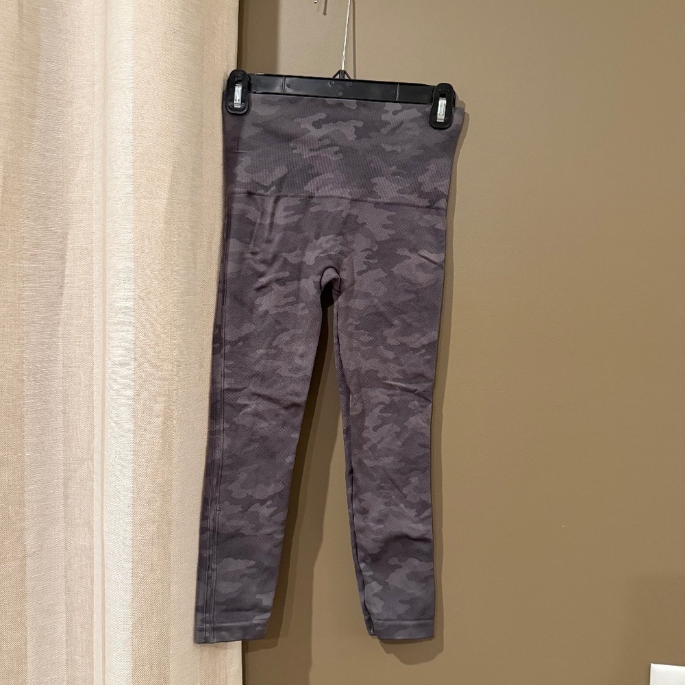 Spanx 2 Pair of Look at Me Now Green & Gray Camo Leggings, Comfy, Size Small - Picture 2 of 16